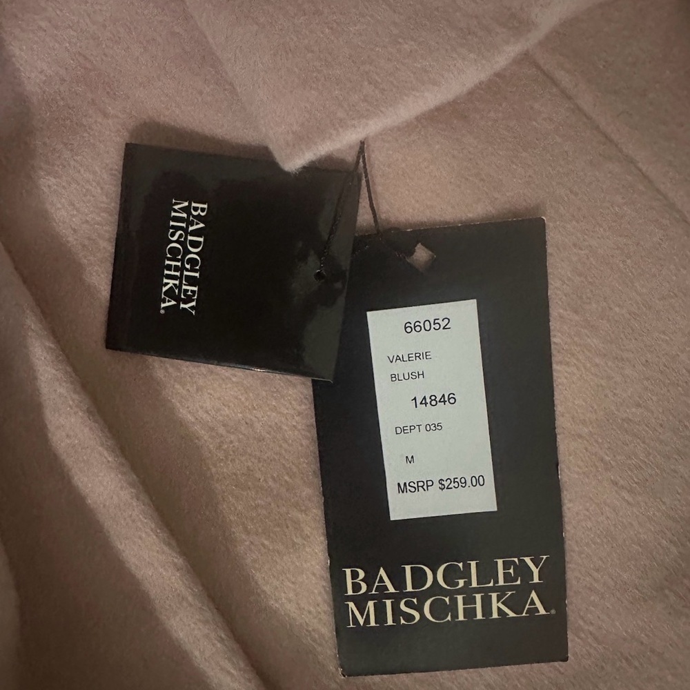Badgley Mischka Women's light pink coat- Read description - Picture 5 of 7
